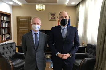 Radulović sa predstavnicima UN sistema i Kancelarije UNHCR u Crnoj Gori Landbergom i Edvardsom Radulović sa predstavnicima UN sistema i Kancelarije UNHCR u Crnoj Gori Landbergom i Edvardsom