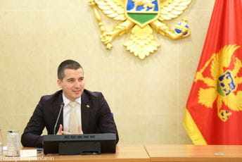 Bečić čestitao Vaskrs sveštenstvu SPC, na CPC zaboravio Bečić čestitao Vaskrs sveštenstvu SPC, na CPC zaboravio