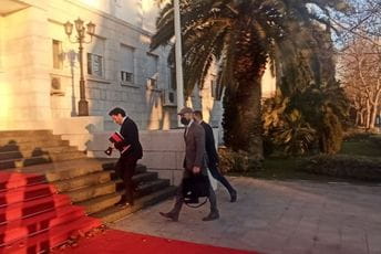 Počinje sastanak Đukanovića sa Radulovićem i Abazovićem Počinje sastanak Đukanovića sa Radulovićem i Abazovićem