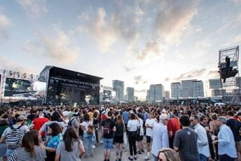 U Barseloni održana žurka bez socijalne distance i s brzim korona testovima, niko se nije zarazio U Barseloni održana žurka bez socijalne distance i s brzim korona testovima, niko se nije zarazio