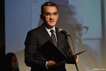 Leposavić: Pošto današnja društva nijesu lišena mržnje, važno je da se sjećamo žrtava Holokausta Leposavić na komemoraciji