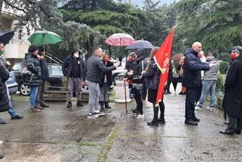 FOTO: Počelo suđenje Božu "Spartancu", podrška sa crnogorskim obilježjima FOTO: Počelo suđenje Božu "Spartancu", podrška sa crnogorskim obilježjima