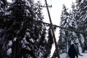 Žabljak bez struje, ekipe CGES-a i CEDIS-a na terenu Žabljak bez struje, ekipe CGES-a i CEDIS-a na terenu