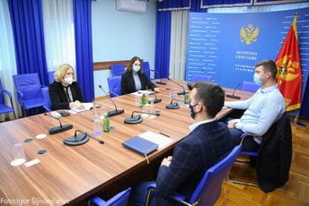 Bošnjak sa studentima: Zajedničkom saradnjom do boljeg zakona o visokom obrazovanju Bošnjak sa studentima: Zajedničkom saradnjom do boljeg zakona o visokom obrazovanju