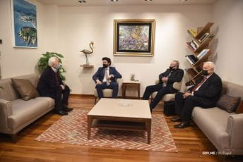 Abazović sa predstavnicima SPUCG: Vlada će pomoći penzionerima Abazović sa predstavnicima SPUCG: Vlada će pomoći penzionerima