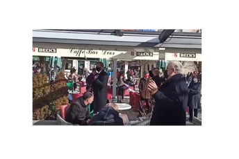 TVOJE NIJE, izdajniče, sa Cetinja narod kliče TVOJE NIJE, izdajniče, sa Cetinja narod kliče