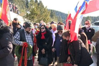 Zastave, pjesma, sjećanja i antifašisti iz svih karajeva BiH danas na Igmanu Zastave, pjesma, sjećanja i antifašisti iz svih karajeva BiH danas na Igmanu