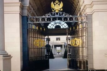 Na originalnom dokumentarcu tima Alekseja Navaljnog namontiran grb Crne Gore! Na originalnom dokumentarcu tima Alekseja Navaljnog namontiran grb Crne Gore!