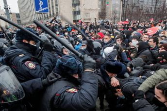 Rusija: Policija hapsi i bije pristalice Navaljnog širom zemlje Rusija: Policija hapsi i bije pristalice Navaljnog širom zemlje