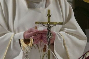 Pobuna sveštenika u Njemačkoj, vjernici napuštaju crkvu Pobuna sveštenika u Njemačkoj, vjernici napuštaju crkvu