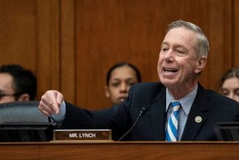 Američki kongresmen dobio koronavirus nakon vakcinacije Američki kongresmen dobio koronavirus nakon vakcinacije