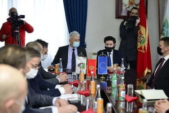 Abazović u Rožajama: Imate podršku Vlade, ski-centar Štedim preporodiće grad Sa sastanka u Opštini Rožaje