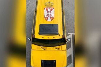 Prekršajna prijava protiv Podgoričanina zbog grba Srbije na krovu "hamera" Prekršajna prijava protiv Podgoričanina zbog grba Srbije na krovu "hamera"