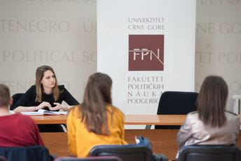 Na Fakultetu političkih nauka većina studenata koristi redovne termine ispitnog roka Na Fakultetu političkih nauka većina studenata koristi redovne termine ispitnog roka