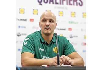 Selektor Roganović produžio ugovor sa Rukometnim savezom Crne Gore Selektor Roganović produžio ugovor sa Rukometnim savezom Crne Gore