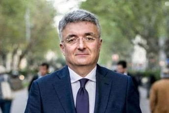 MVP mijenja Vlahovića bez ukaza predsjednika CG!? MVP mijenja Vlahovića bez ukaza predsjednika CG!?