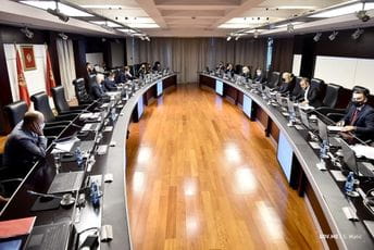 Vlada dodjeljuje štampanim medijima 120.000 eura, portalima 30.000 Vlada dodjeljuje štampanim medijima 120.000 eura, portalima 30.000