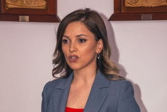 Cikotić: Žao nam je što Abazović postaje Mandićeva Ana Brnabić Cikotić: Žao nam je što Abazović postaje Mandićeva Ana Brnabić