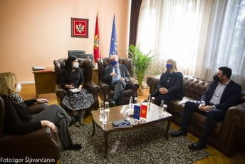 Bošnjak: Žene da budu aktivnije u politici Bošnjak: Žene da budu aktivnije u politici