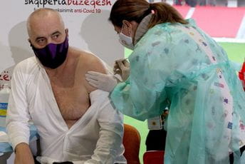 Pandemija u Albaniji van kontrole Edi Rama primio je prvu dozu vakcine protiv koronavirusa