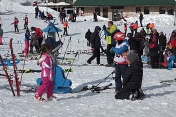 Turisti vraćani sa granice jer nijesu imali otkucane rezervacije smještaja Turisti vraćani sa granice jer nijesu imali otkucane rezervacije smještaja