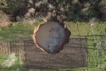 Hrvatska: Rupe prijete da progutaju kuće, moguće uvođenje zabrane kretanja Hrvatska: Rupe prijete da progutaju kuće, moguće uvođenje zabrane kretanja