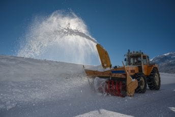 Grčka pod snijegom, poremećen saobraćaj Ilustracija