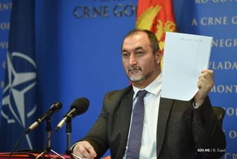 Stijović: Krediti odobravani bez zahtjeva i na zahtjev pisan olovkom (VIDEO) Stijović: Krediti odobravani bez zahtjeva i na zahtjev pisan olovkom (VIDEO)