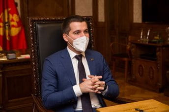 Bečić Dačiću: Jačati saradnju zasnovanu na uzajamnom uvažavanju Bečić Dačiću: Jačati saradnju zasnovanu na uzajamnom uvažavanju