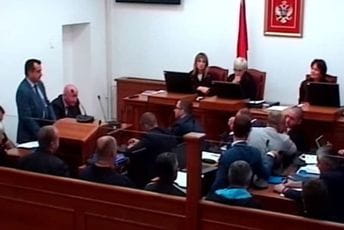 Zoran Radović sudiće ponovo okrivljenima za pokušaj terorizma Zoran Radović sudiće ponovo okrivljenima za pokušaj terorizma