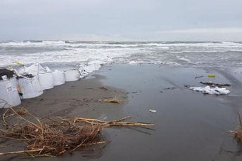 ADA BOJANA: Lukobran završio pod vodom nakon prvog juga ADA BOJANA: Lukobran završio pod vodom nakon prvog juga