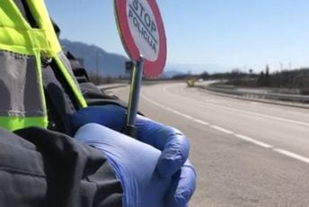 Jedna osoba povrijeđena u udesu traktora i automobila Jedna osoba povrijeđena u udesu traktora i automobila