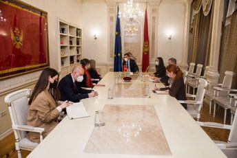 Bečić-Medoks: Dijalog političkih aktera važan za dalji napredak Crne Gore Bečić-Medoks: Dijalog političkih aktera važan za dalji napredak Crne Gore