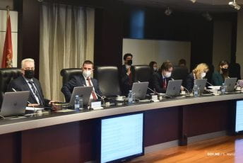 Radnicima Radoja Dakića naknada od po 2.000 eura Radnicima Radoja Dakića naknada od po 2.000 eura