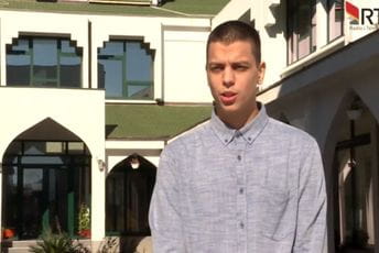 Osamnaestogodišnjak iz Ulcinja naučio Kuran napamet Osamnaestogodišnjak iz Ulcinja naučio Kuran napamet