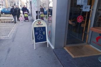 Zagreb: Nakon popuštanja mjera otvoren mali broj kafića Zagreb: Nakon popuštanja mjera otvoren mali broj kafića