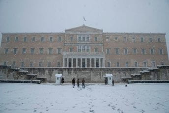 Snijeg u Atini, saobraćaj i struja u prekidu Snijeg u Atini, saobraćaj i struja u prekidu