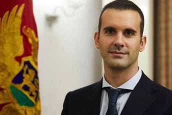 Spajić: Za razliku od nekih, nemam moć da budem u isto vrijeme na dva mjesta Spajić: Za razliku od nekih, nemam moć da budem u isto vrijeme na dva mjesta