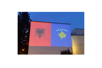 Đeljošaj sa zastavama Albanije i Kosova pozdravio Krivokapića Đeljošaj sa zastavama Albanije i Kosova pozdravio Krivokapića