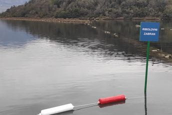 Obilježena granica "Tivatskih solila" na moru Obilježena granica "Tivatskih solila" na moru