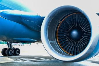 Boing smijenio direktora programa 737 Maks: Dio aviona otpao tokom leta