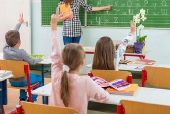 NVO Mladi Romi: Hitno riješiti problem prevoza romskih učenika sa Cetinja NVO Mladi Romi: Hitno riješiti problem prevoza romskih učenika sa Cetinja