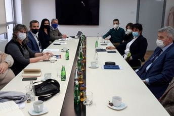 O daljem razvoju Univerziteta Crne Gore sa dekanima fakulteta i direktorima instituta O daljem razvoju Univerziteta Crne Gore sa dekanima fakulteta i direktorima instituta