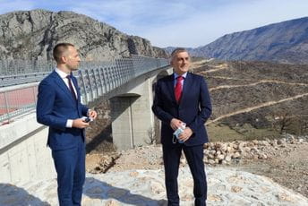 Bojanić obišao autoput: Lijepo vrijeme za brz završetak radova Bojanić obišao autoput: Lijepo vrijeme za brz završetak radova