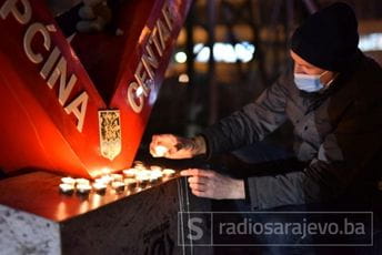 I Sarajevo se oprašta od Đorđa Balaševića uz svijeće i pjesme I Sarajevo se oprašta od Đorđa Balaševića uz svijeće i pjesme