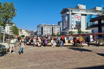 Podgorica danas – ni distance, ni maske (FOTO, VIDEO)