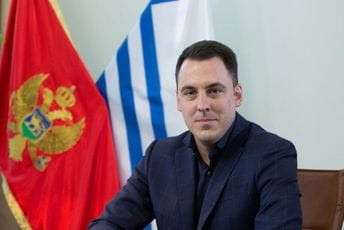 Vuković: Građani za tri minuta saznali da će se mijenjati Zakon o državljanstvu i uvesti vjeronauka u škole Vuković: Građani za tri minuta saznali da će se mijenjati Zakon o državljanstvu i uvesti vjeronauka u škole