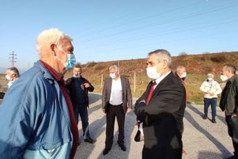 Mitrović sa mještanima Botuna: Neprikladno da postrojenje bude u blizini kuća Mitrović sa mještanima Botuna: Neprikladno da postrojenje bude u blizini kuća