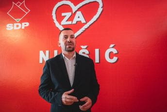 Perović: Umjesto talentovane, podržavali umjetnike bliske režimu Perović: Umjesto talentovane, podržavali umjetnike bliske režimu