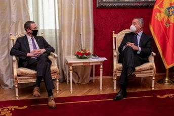 Đukanović primio akreditivna pisma Đukanović primio akreditivna pisma